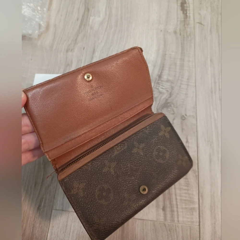 Louis Vuitton LV Portefeuille Tresor Bifold Wallet Medium Monogram Brown Purse